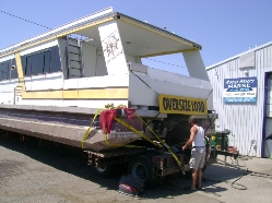 Houseboat outboard reapir